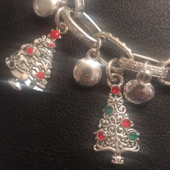 Christmas 🎄 Tree bracelet - Picture 2 of 3